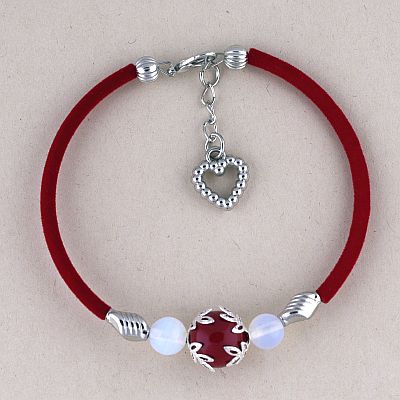 Гривна с корал и лунен камък PICTURE OF ITEM 1631